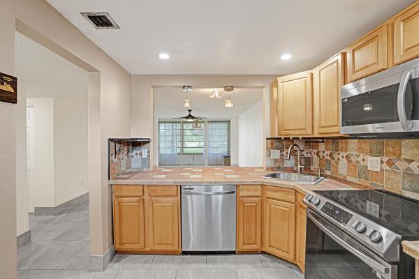 Sands Point, 8301 Sands Point Blvd #102S, Tamarac, Florida 33321, image 2