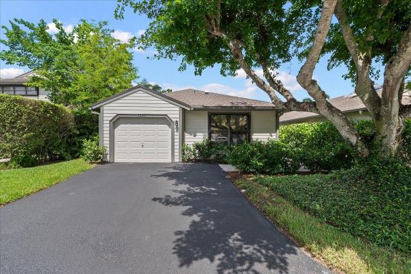 Bedford Mews At Wellington, 13371 Bedford Mews Ct, Wellington, Florida 33414, image 3
