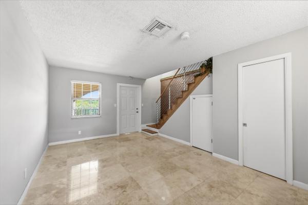 Annie's Castle, 905 NE 28th St #206, Wilton Manors, Florida 33334, image 1