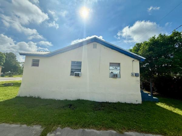 Baileys, 856 SW Avenue D, Belle Glade, Florida 33430, image 2