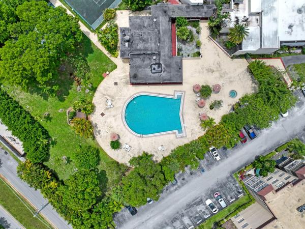Omega, 7100 NW 17th St #220, Plantation, Florida 33313, image 2