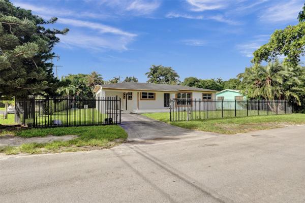 30 NE 139th St, Unincorporated Dade County, Florida 33161, image 1