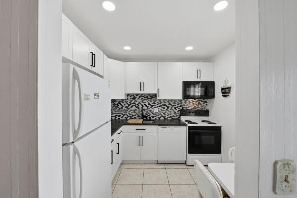 Oriole Gardens 1, 7505 NW 5th Pl #203, Margate, Florida 33063, image 1