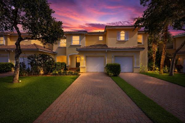 Georgian Courts, 13352 Georgian Ct, Wellington, Florida 33414, image 2