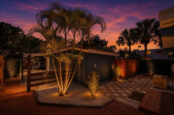 Vinik, 854 SW 11th St, Fort Lauderdale, Florida 33315, image 1