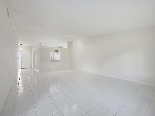 Huntington Pointe, 6200 Kings Gate Cir, Delray Beach, Florida 33484, image 1