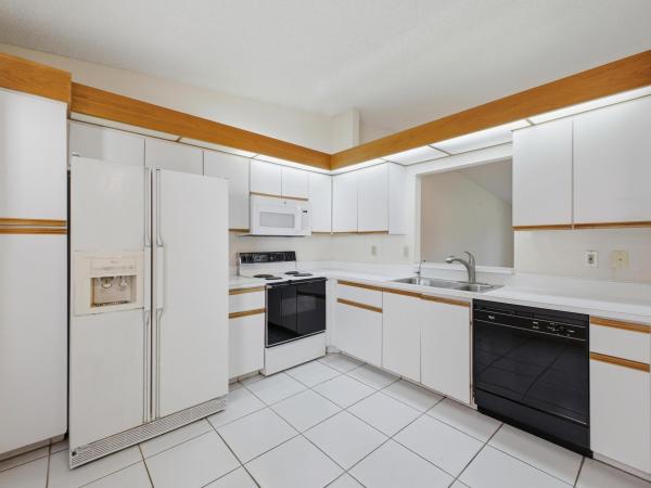 Huntington Pointe, 6200 Kings Gate Cir, Delray Beach, Florida 33484, image 3