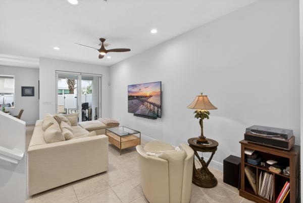 Sandpiper Pointe, 1823 Sandpiper Pointe Pl, Deerfield Beach, Florida 33442, image 2