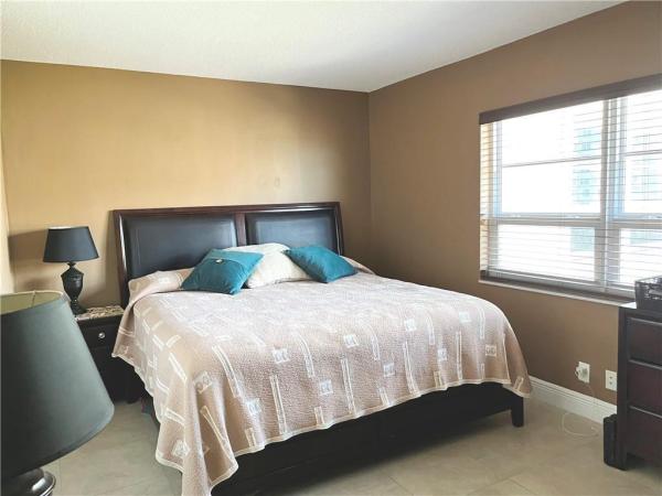 Starlight Towers, 6000 N Ocean Blvd #10A, Lauderdale By The Sea, Florida 33308, image 3