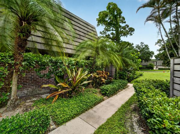 Glenwood Townhomes, 1519 15th Ter, Palm Beach Gardens, Florida 33418, image 2
