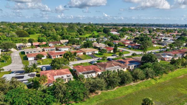 Crystal Lake Golf Villas, 4741 NW 13th Ave, Deerfield Beach, Florida 33064, image 3
