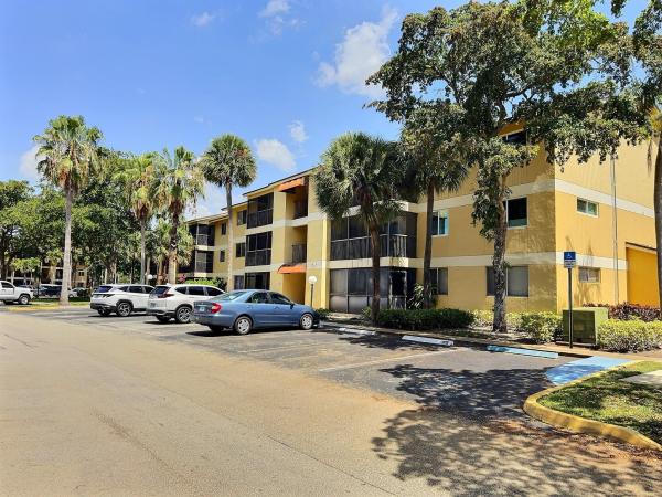 Oakland Forest Club, 3017 N Oakland Forest Dr #308, Oakland Park, Florida 33309, image 1