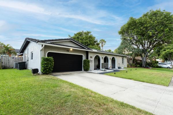 Coconut Creek Residential, 4080 Lake Dr, Coconut Creek, Florida 33066, image 3