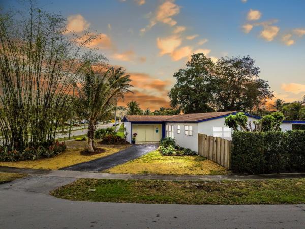 Sunrise Golf Village, 6260 NW 19th St, Sunrise, Florida 33313, image 1