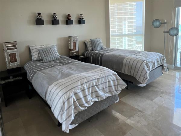 Oceania 5, 16500 Collins Ave #2052, Sunny Isles Beach, Florida 33160, image 2