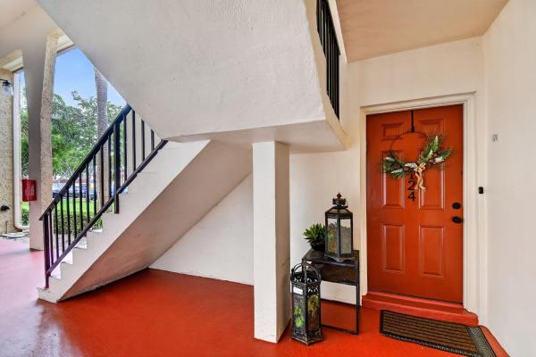 124 Lake Evelyn Dr, West Palm Beach, Florida 33411, image 1