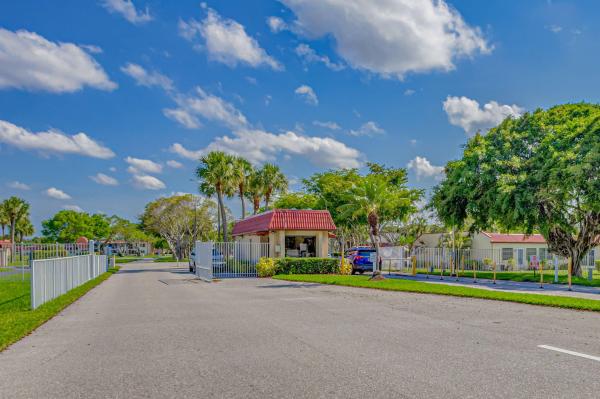 124 Lake Evelyn Dr, West Palm Beach, Florida 33411, image 3