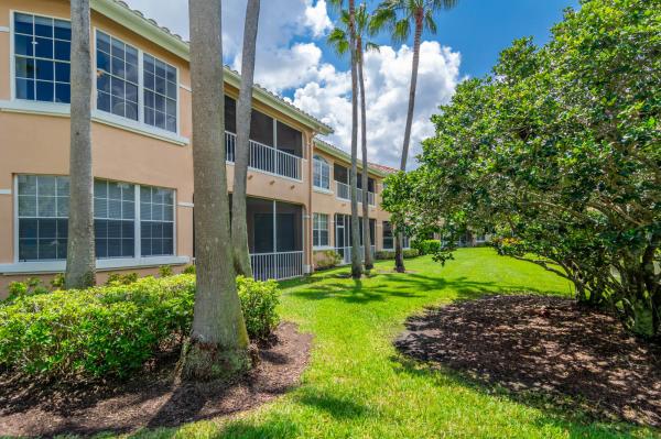 Legends, 208 Legendary Cir, Palm Beach Gardens, Florida 33418, image 2