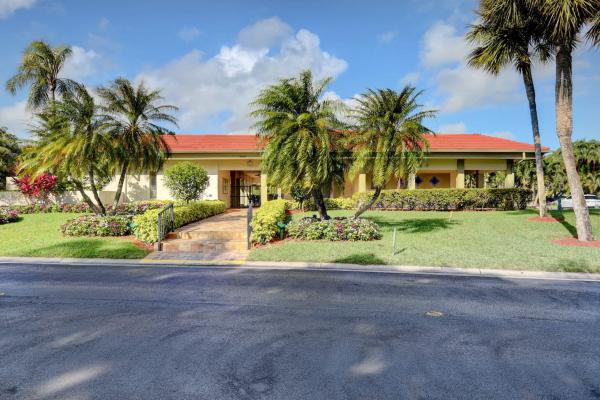 Fairways Of Boca Lago, 21219 Lago Cir, Boca Raton, Florida 33433, image 1