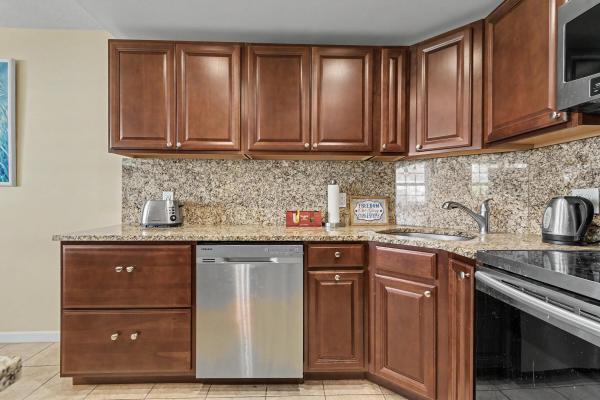 Maybury Mansions, 2455 NE 51st St #E-207, Fort Lauderdale, Florida 33308, image 2