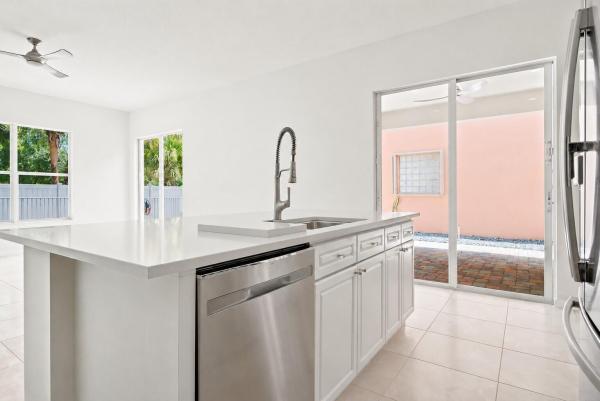 Isle Verde, 207 Isle Verde Way, Palm Beach Gardens, Florida 33418, image 3