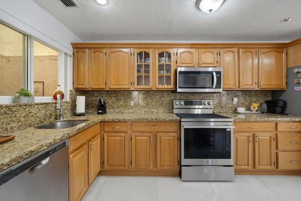 8811 SW 150th Place Cir, Unincorporated Dade County, Florida 33196, image 1
