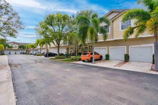 Tequesta Trace, 115 Lighthouse Cir #B, Tequesta, Florida 33469, image 2