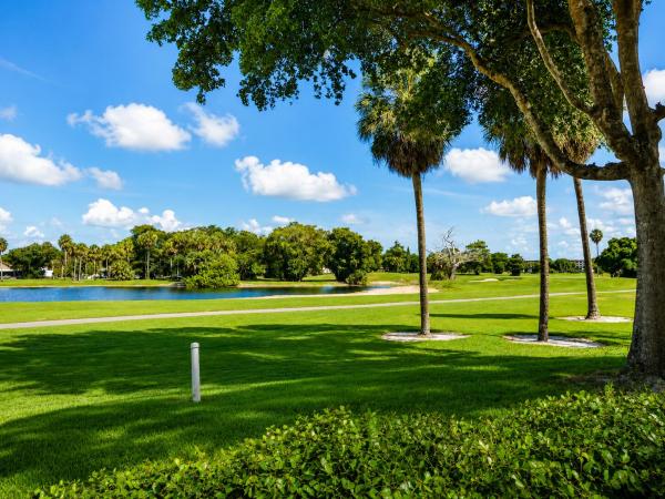 Palm-Aire Country Club 9, 804 Cypress Blvd #104, Pompano Beach, Florida 33069, image 3
