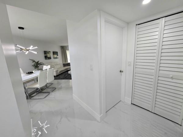 Courtyard Of Coral Gate, 5577 Courtyard Dr, Margate, Florida 33063, image 2