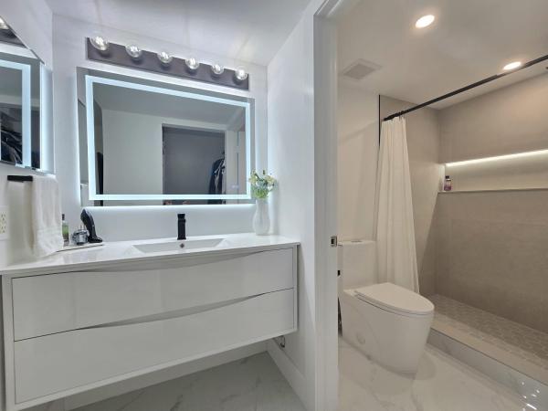 Courtyard Of Coral Gate, 5577 Courtyard Dr, Margate, Florida 33063, image 2