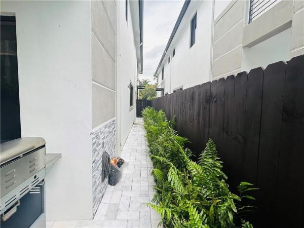 Tarpon River, 310 SW 9th St #1, Fort Lauderdale, Florida 33315, image 1
