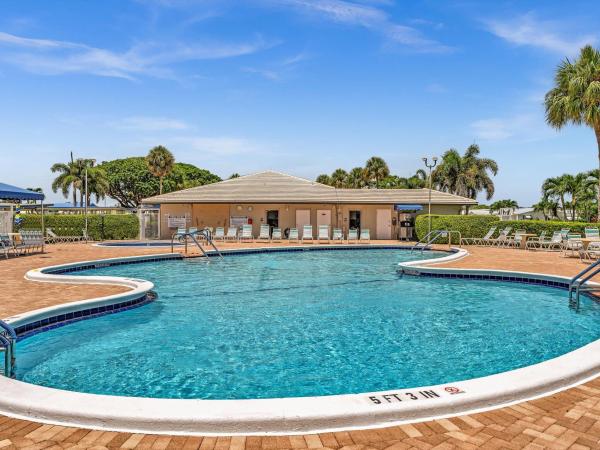Leisureville Golf Lane, 2017 SW Golf Ln #109, Boynton Beach, Florida 33426, image 3