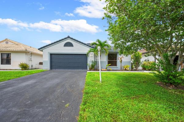 Waterford Patio Homes, 15121 S Waterford Dr, Davie, Florida 33331, image 2