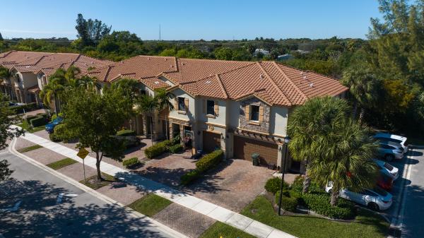 Ashton Parc, 6977 Broadland Way, Coconut Creek, Florida 33073, image 1