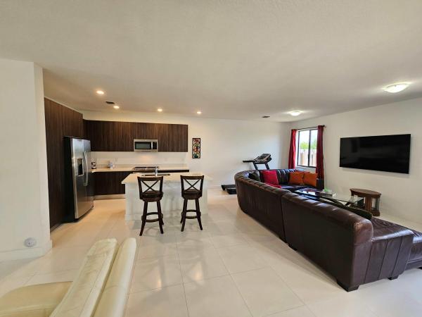 15743 SW 136th Ter, Unincorporated Dade County, Florida 33196, image 2