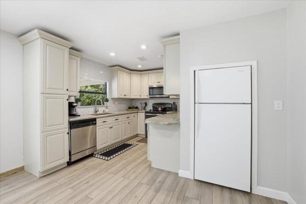 Country Club Village, 583 NW 12th Ter, Boca Raton, Florida 33486, image 2