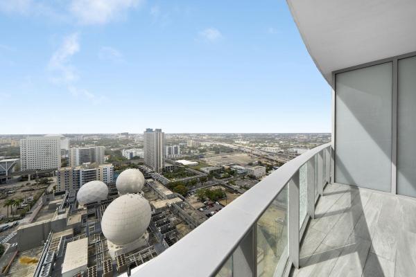 Paramount Miami Worldcenter, 851 NE 1st Ave #2410, Miami, Florida 33132, image 1