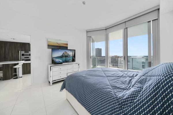 Paramount Miami Worldcenter, 851 NE 1st Ave #2410, Miami, Florida 33132, image 3