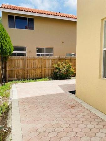 L'Etoile At Emerald Pointe, 3145 N 37th Ave, Hollywood, Florida 33021, image 1