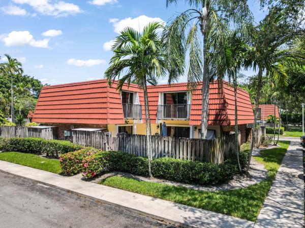 Waterford Courtyards At Jacaranda, 725 NW 99th Cir, Plantation, Florida 33324, image 3