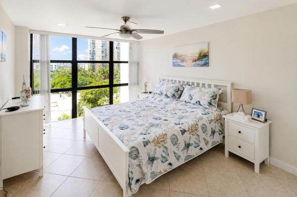 Plaza Of The Americas, 17021 N Bay Rd #816, Sunny Isles Beach, Florida 33160, image 2