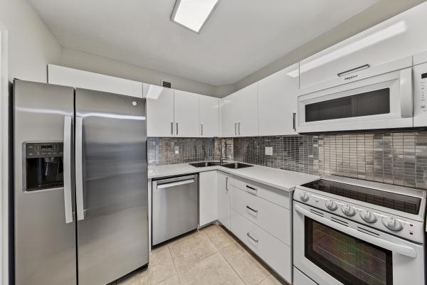 Manor Grove Village, 9 NE 19th Ct #112C, Wilton Manors, Florida 33305, image 2