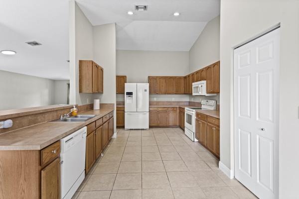 Hidden Oaks, 2134 SW Savage Blvd, Port St. Lucie, Florida 34953, image 3