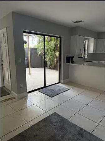 Foxwood Estates Of Lakeside Green, 4905 Alder Dr #D, West Palm Beach, Florida 33417, image 2