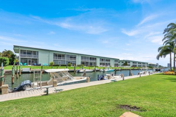 Castlewood Town Villas, 129 Lehane Ter #133, North Palm Beach, Florida 33408, image 2