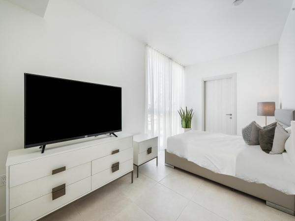 Tiffany House, 401 N Birch Rd #Th1, Fort Lauderdale, Florida 33304, image 1