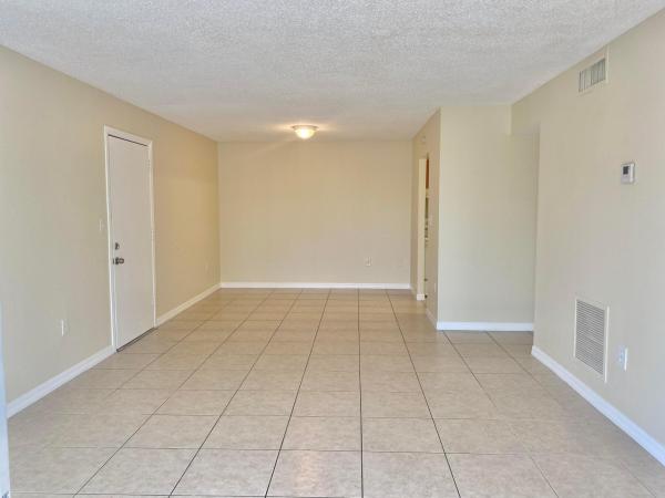 Clear Lake Palms, 405 Executive Center Dr #208, West Palm Beach, Florida 33401, image 2