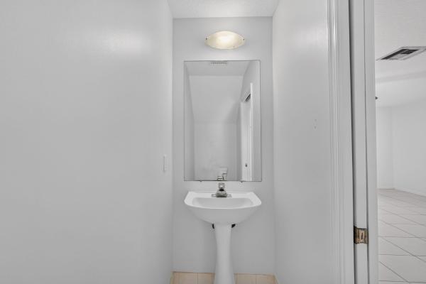 Summit Lake, 946 Summit Lake Dr, West Palm Beach, Florida 33406, image 2