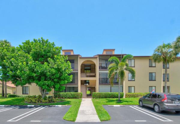 Pine Ridge North 2, 627 Sea Pine Way #A3, Greenacres, Florida 33415, image 2