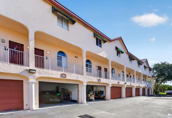 14th Street Townhomes, 2457 NE 14th Street Cswy, Pompano Beach, Florida 33062, image 1